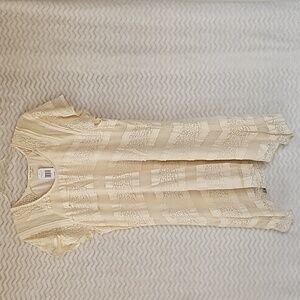 Indigo Soul stretch lace flutter tunic in Ivory. Size Large.